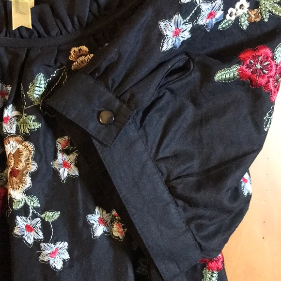 Embroidered Peasant Blouse NWOT - Picture 4 of 5